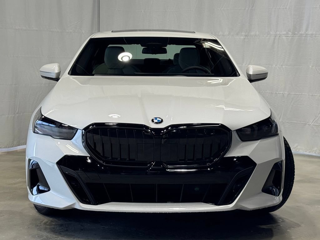 Used 2026 BMW 530i xDrive w/ M Sport Package AWD/4WD image 2