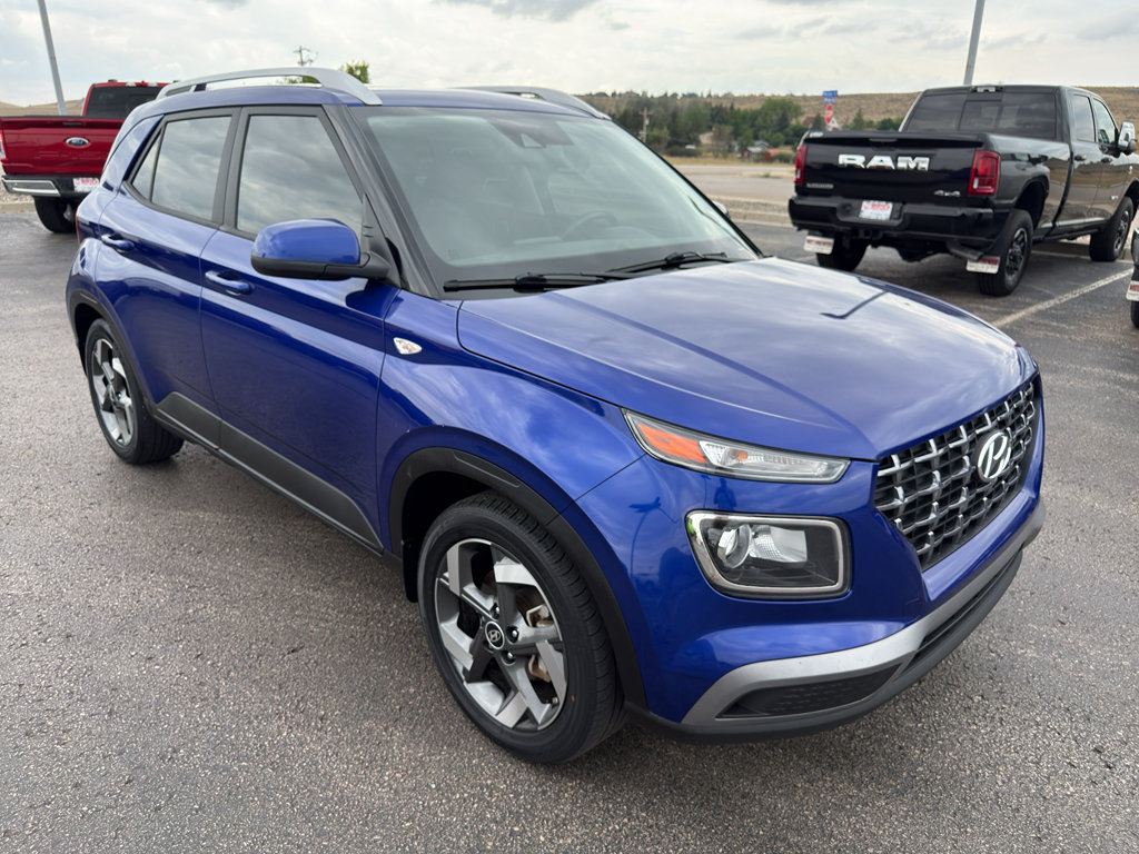 Used 2022 Hyundai Venue SEL FWD image 3