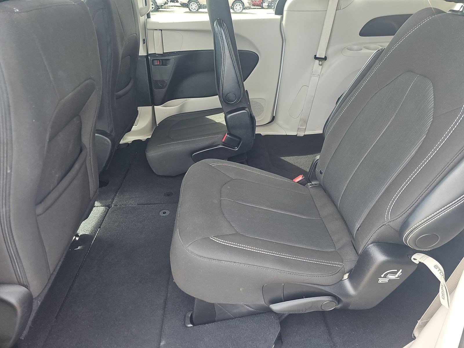 Used 2023 Chrysler Voyager LX image 14