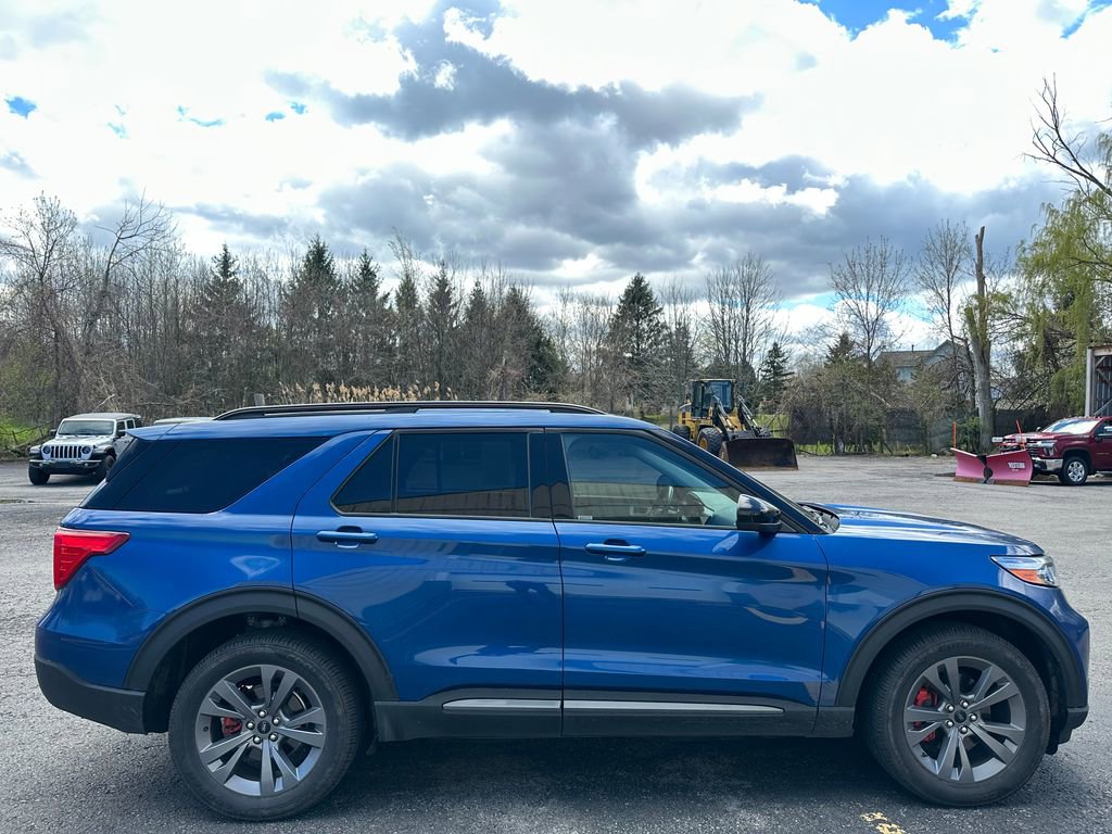 Used 2022 Ford Explorer XLT w/ Equipment Group 202A AWD/4WD image 13