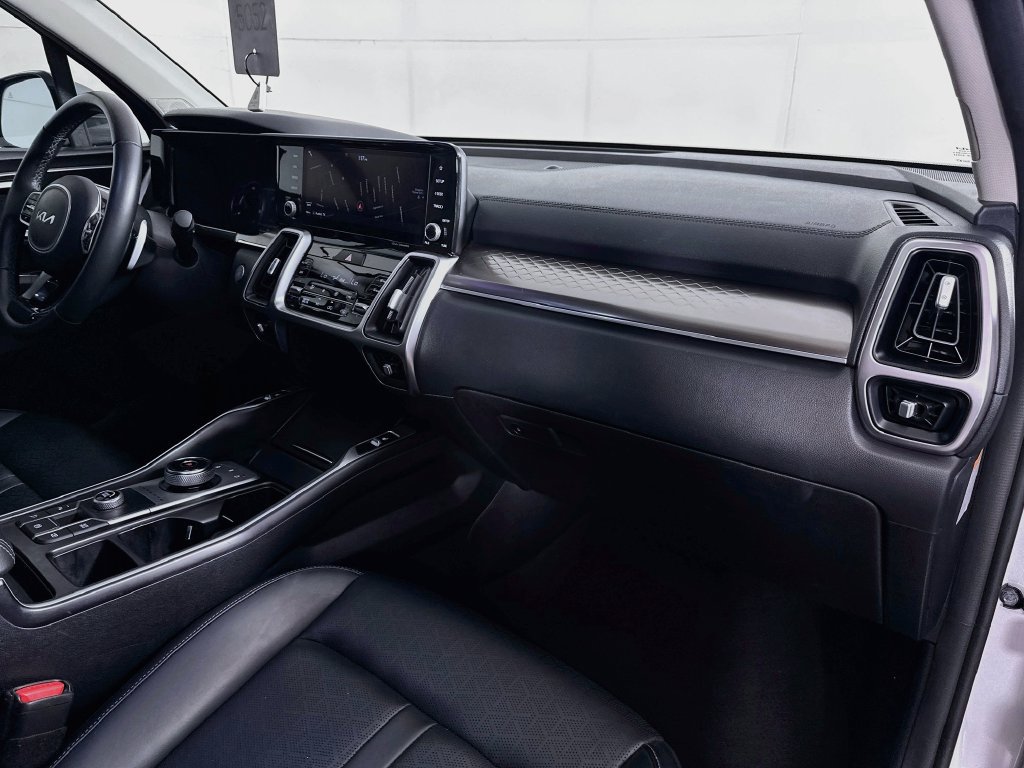 Used 2022 Kia Sorento EX w/ Panoramic Sunroof Package FWD image 38