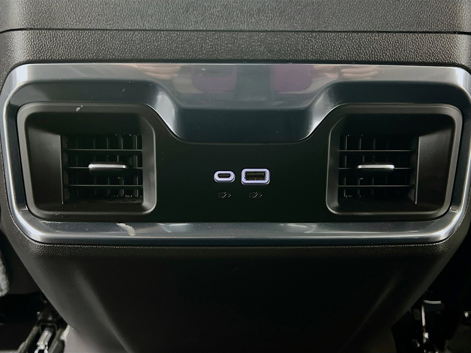 Used 2024 GMC Sierra 1500 SLT w/ SLT Premium Package image 18