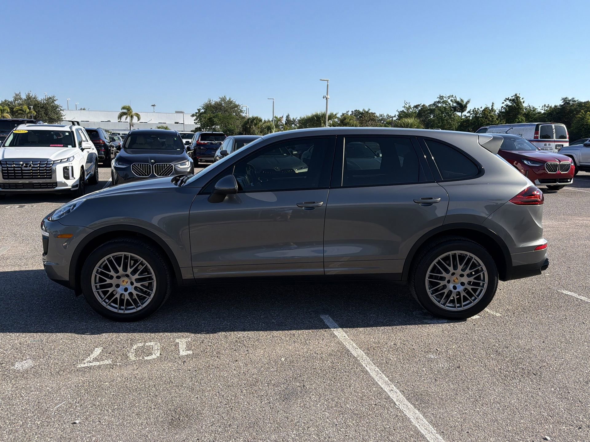 Used 2017 Porsche Cayenne AWD/4WD image 7