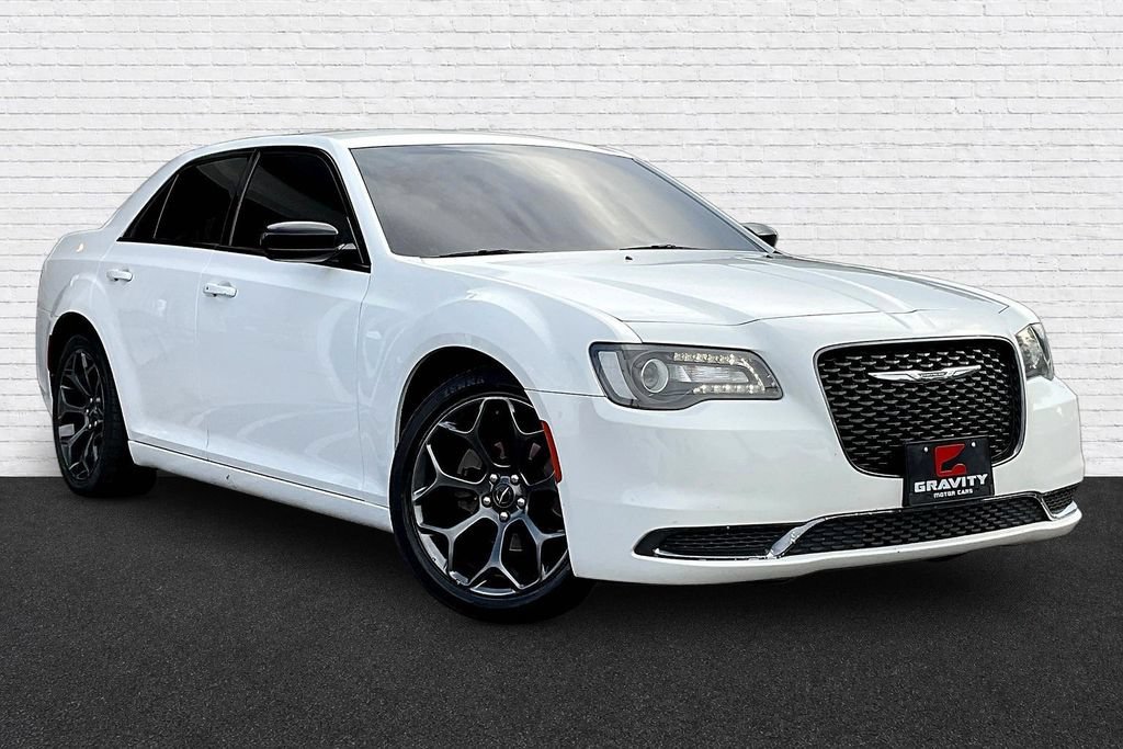 Used 2018 Chrysler 300 Touring w/ Sport Appearance Package RWD image 3