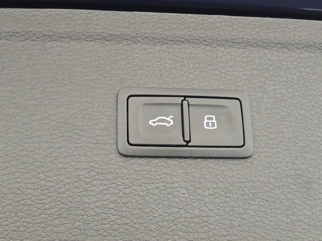 Certified 2025 Audi Q5 2.0T Premium Plus image 23