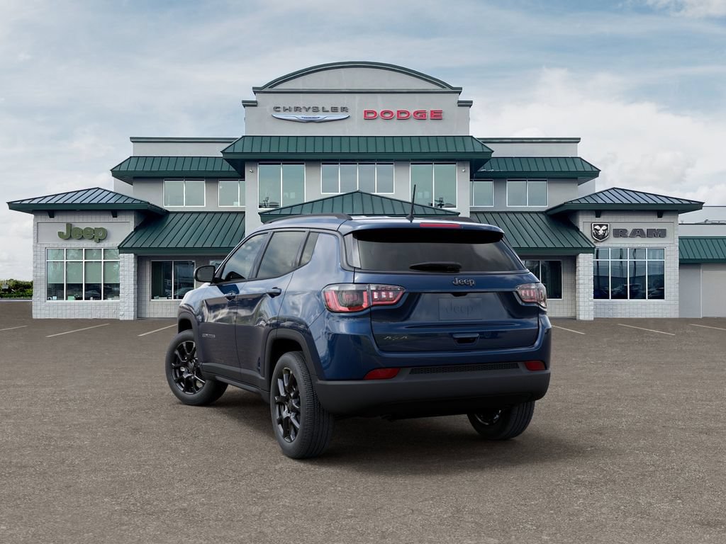 Used 2026 Jeep Compass Latitude AWD/4WD image 3
