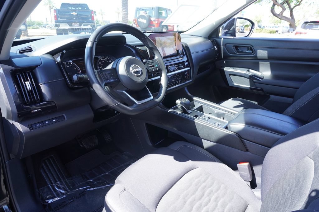Used 2025 Nissan Pathfinder SV FWD image 17