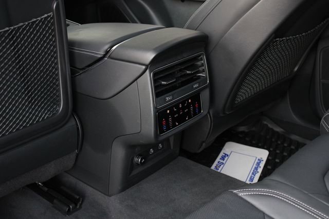 Used 2024 Audi Q8 Prestige w/ Prestige Package image 23