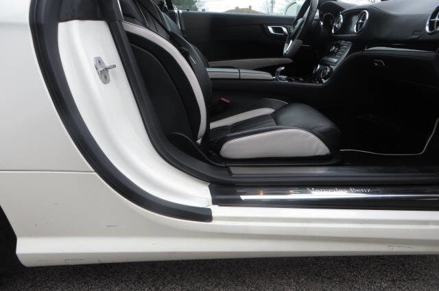 Used 2015 Mercedes-Benz SL 550 image 26
