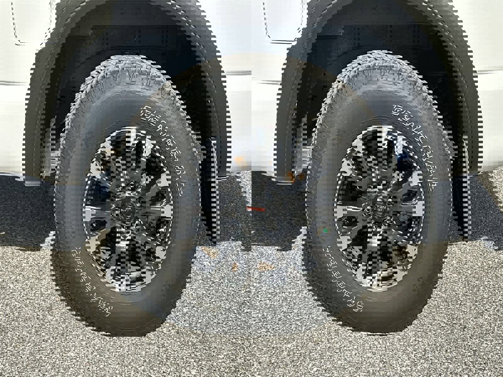 Used 2021 Nissan Titan PRO-4X w/ Pro-4x Convenience Package image 11