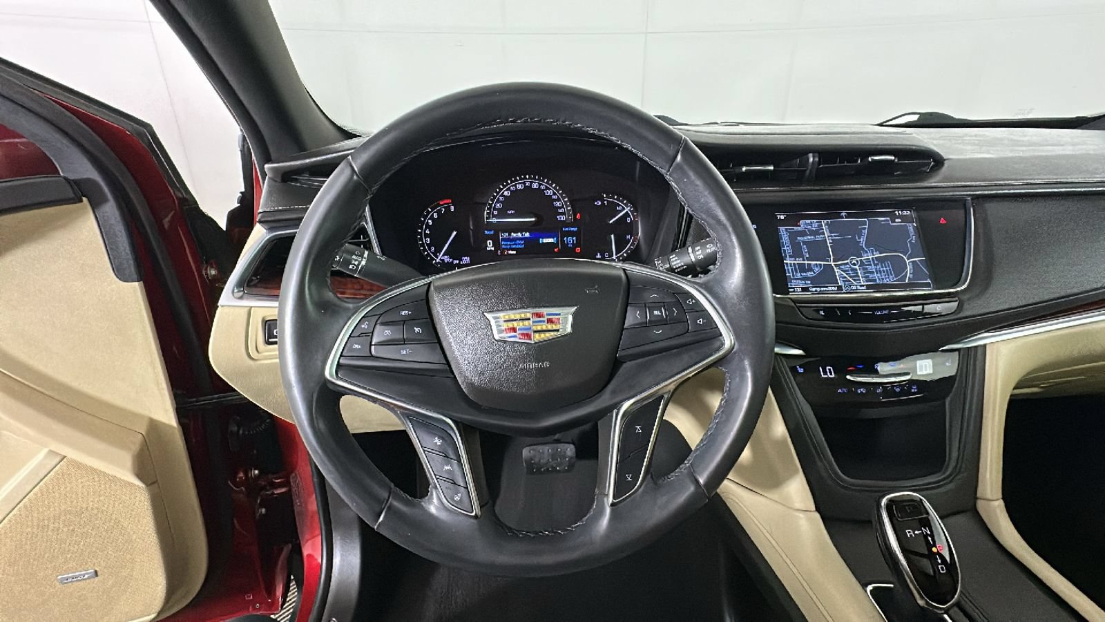 Used 2018 Cadillac XT5 Luxury w/ Driver Awareness Package AWD/4WD image 18