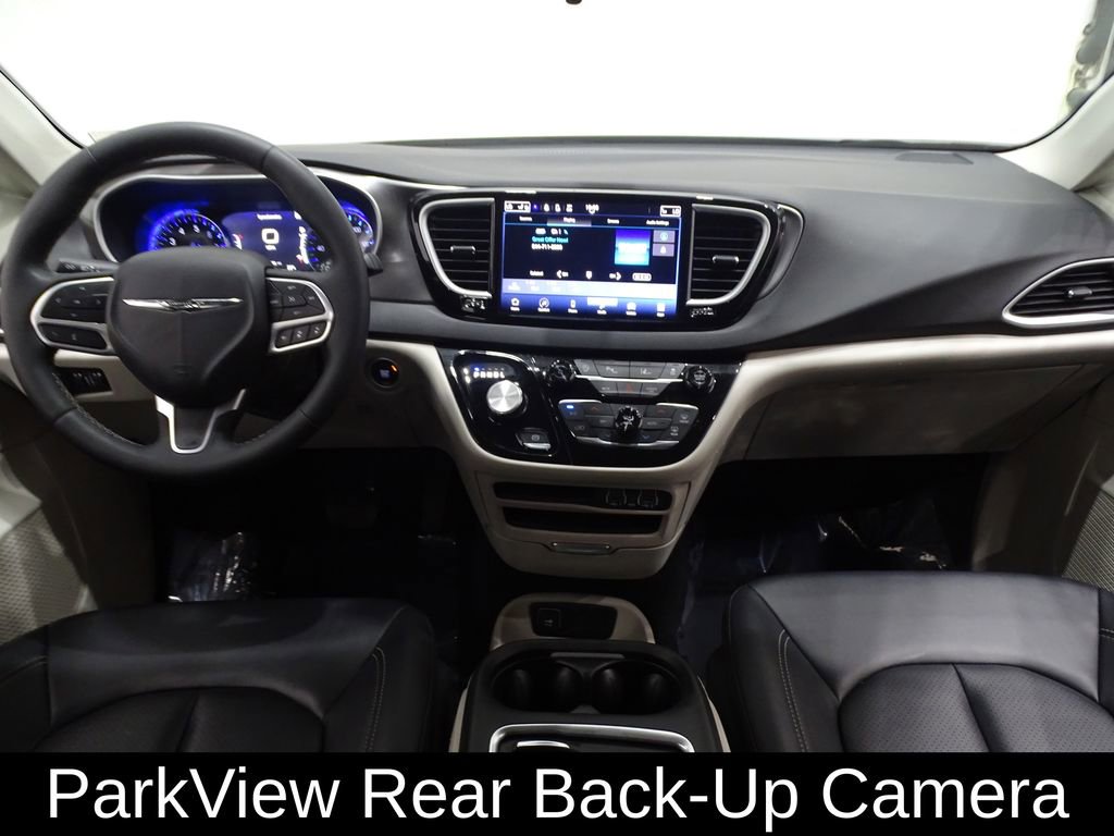 Used 2024 Chrysler Pacifica Touring-L image 13