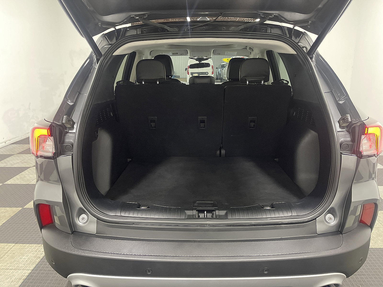 Used 2022 Ford Escape SEL w/ Technology Package AWD/4WD image 10