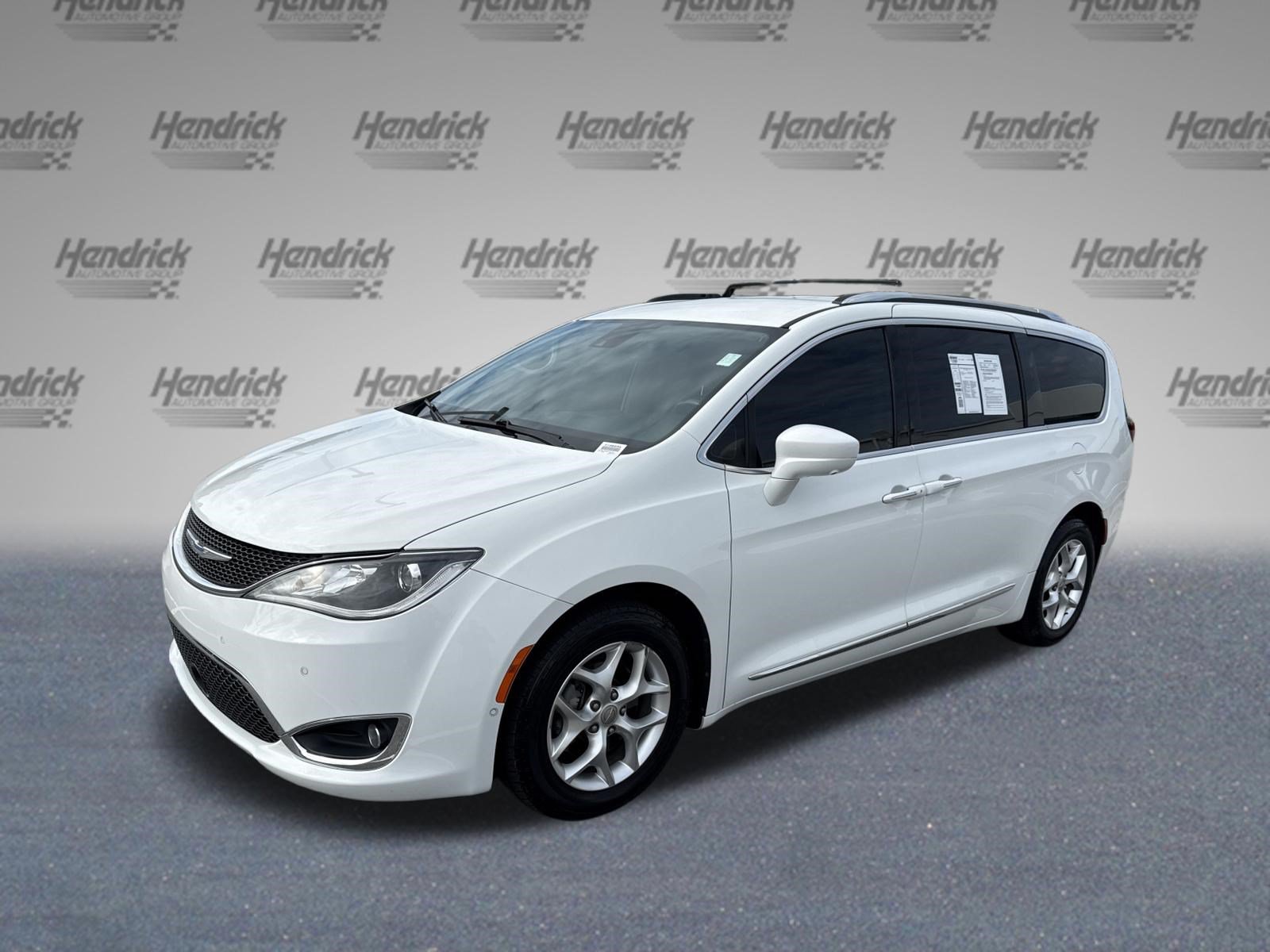 Used 2020 Chrysler Pacifica Touring-L Plus w/ Tire & Wheel Group FWD image 4