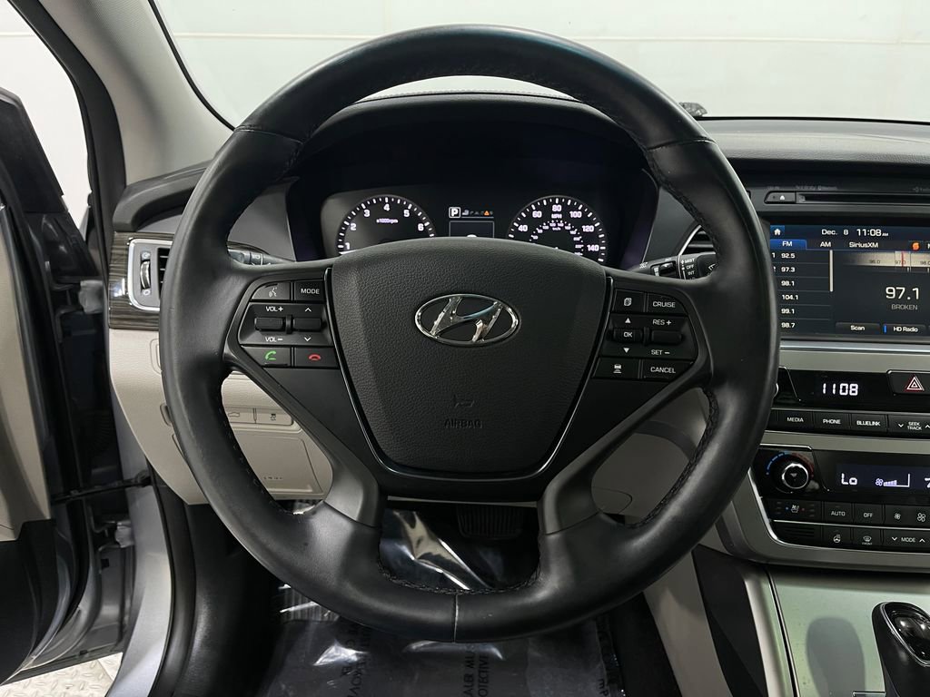 Used 2016 Hyundai Sonata Limited w/ Option Group 05 image 23