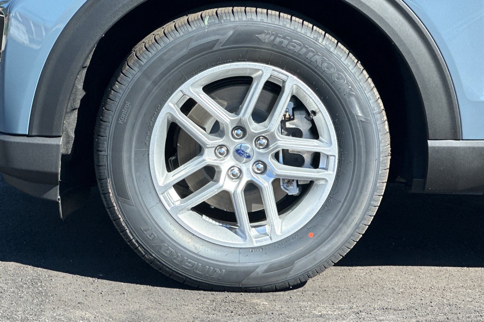 New 2027 Ford Explorer Active w/ Active Comfort Package RWD image 27