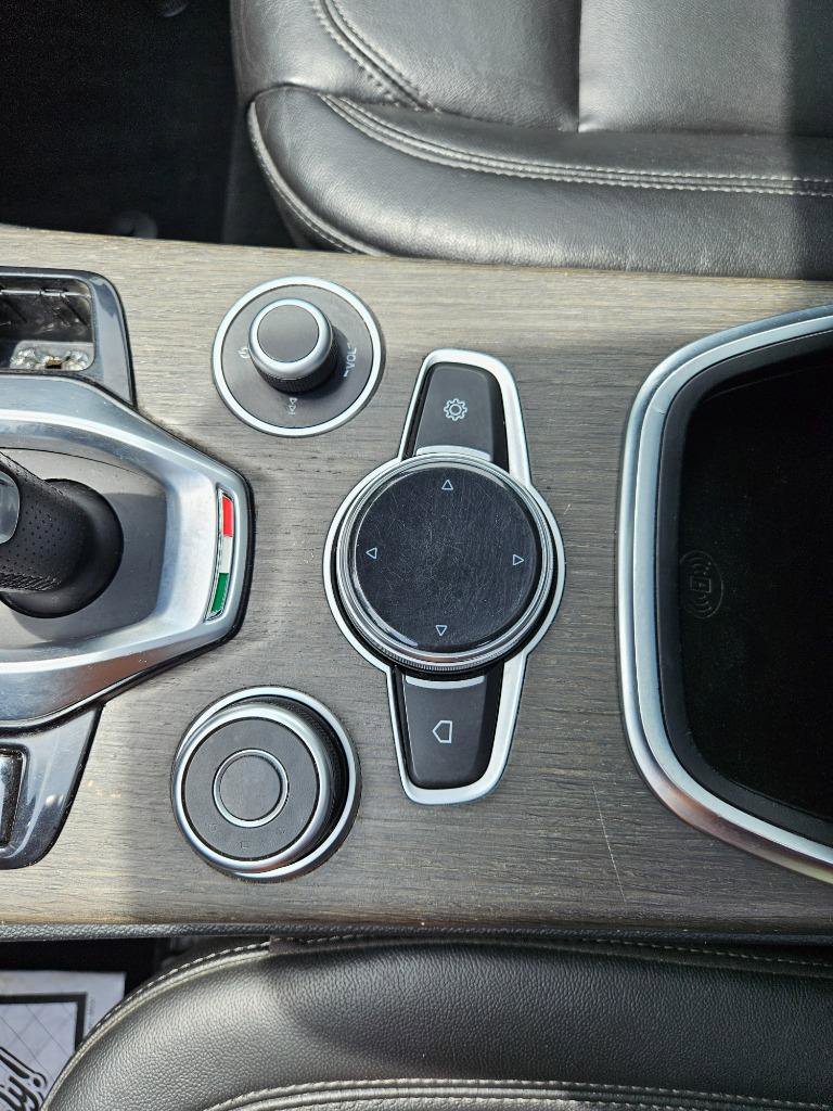 Used 2022 Alfa Romeo Stelvio Ti w/ Active Assist Plus Package image 31