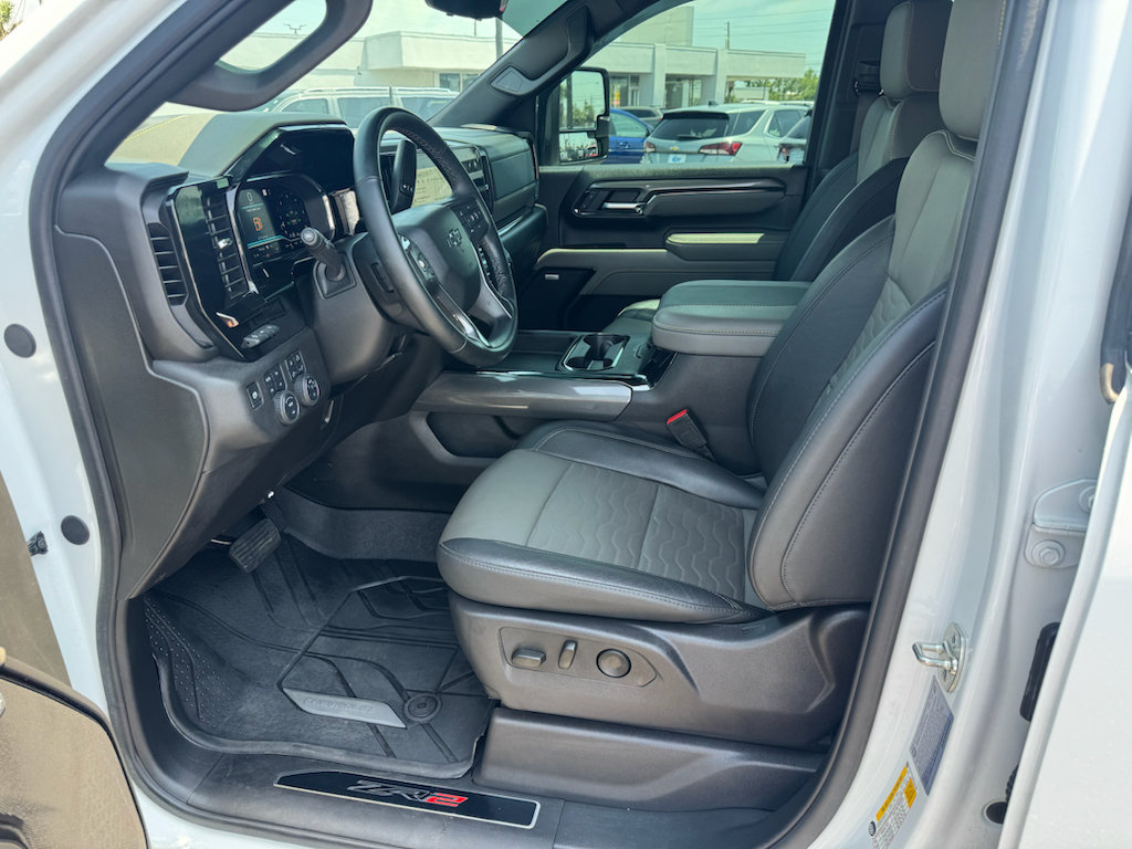 Used 2025 Chevrolet Silverado 2500 ZR2 w/ Technology Package AWD/4WD image 8