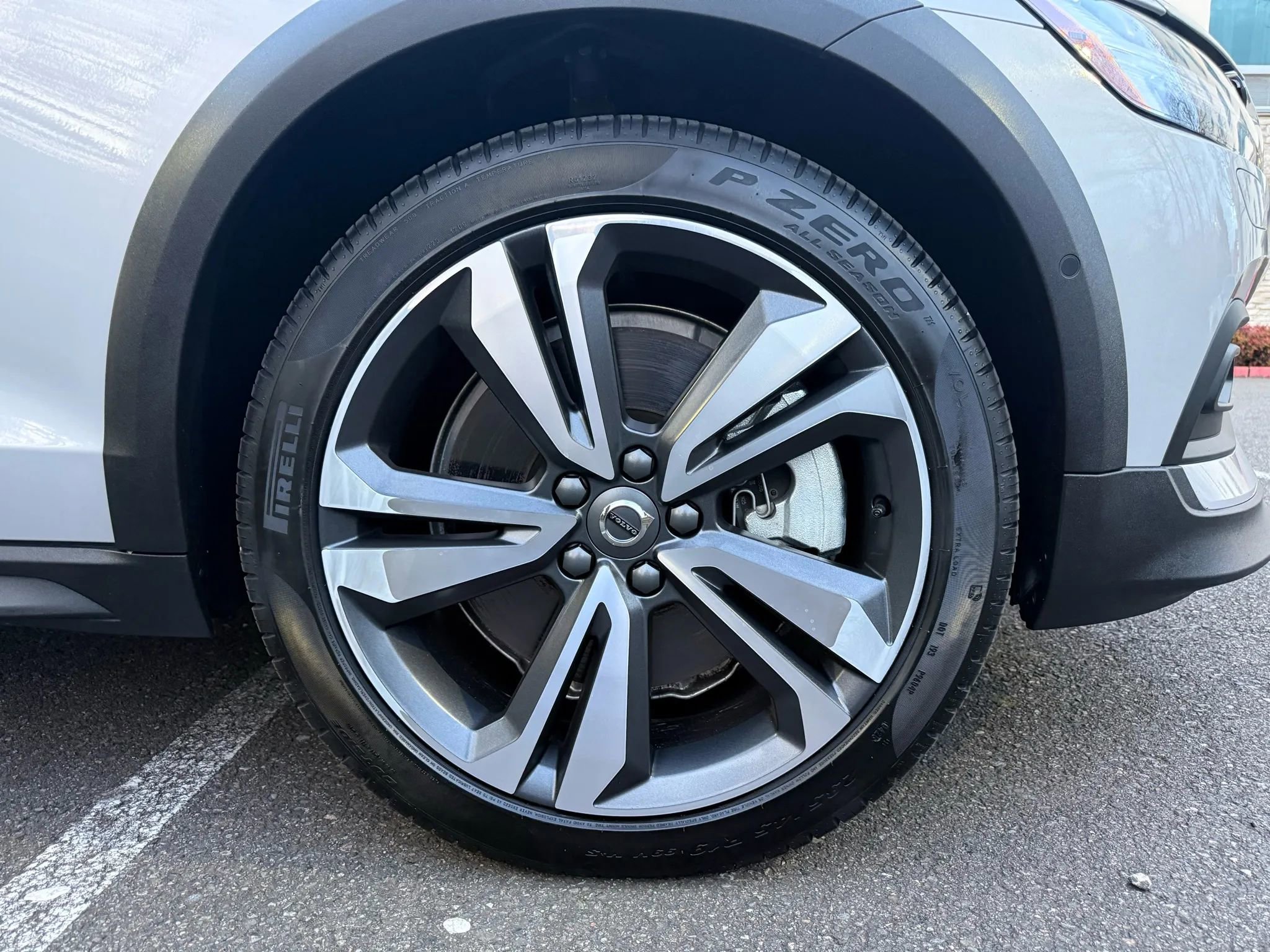 Used 2025 Volvo V60 B5 Cross Country Plus image 13