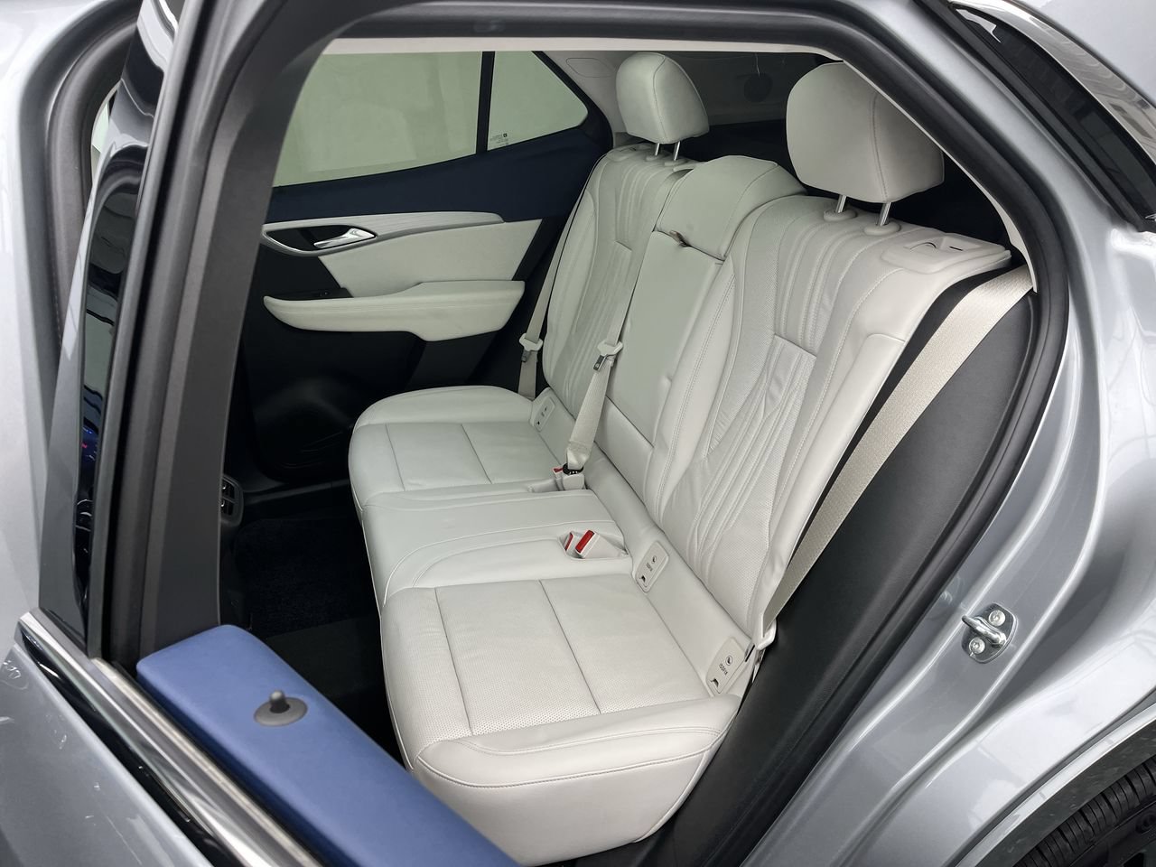 Used 2025 Buick Envision Avenir AWD/4WD image 12