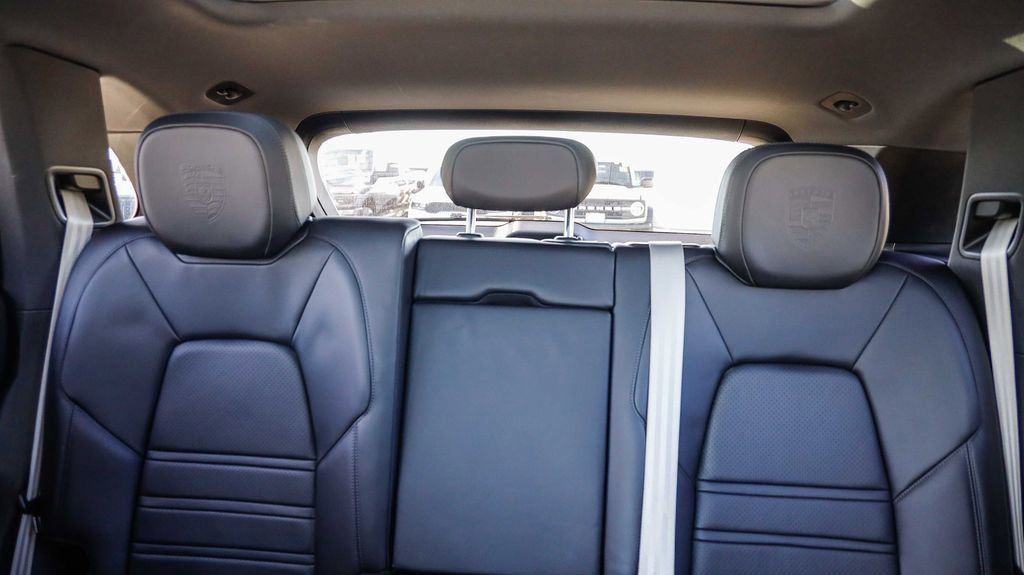 Used 2023 Porsche Cayenne Platinum Edition image 27