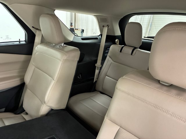 Used 2023 Ford Explorer Limited w/ Equipment Group 301A AWD/4WD image 18