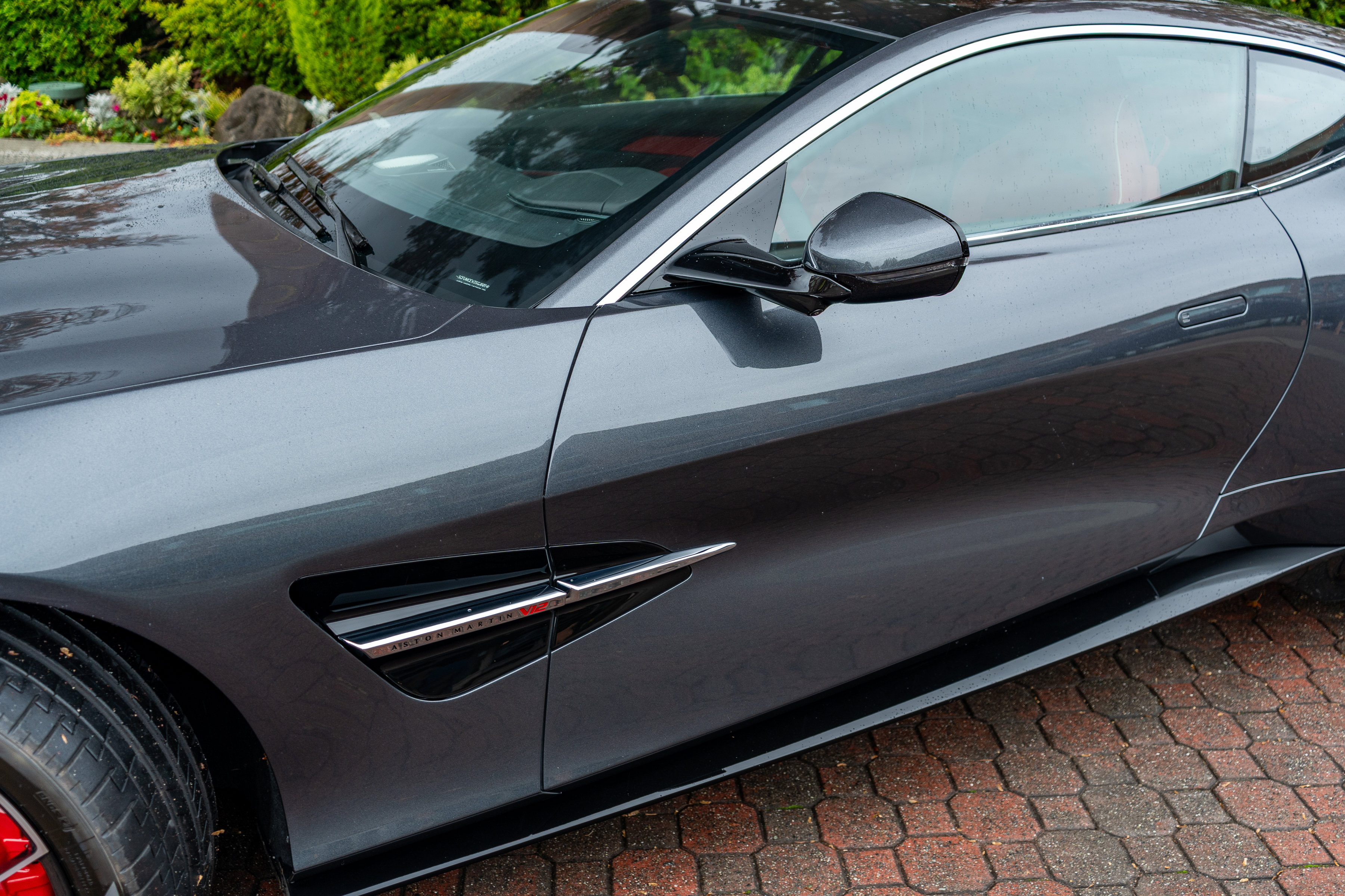 New 2025 Aston Martin Vanquish image 43