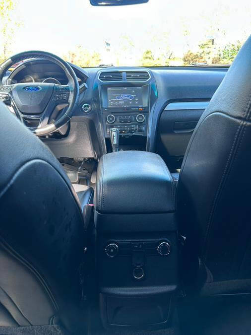 Used 2016 Ford Explorer XLT w/ Equipment Group 202A image 30