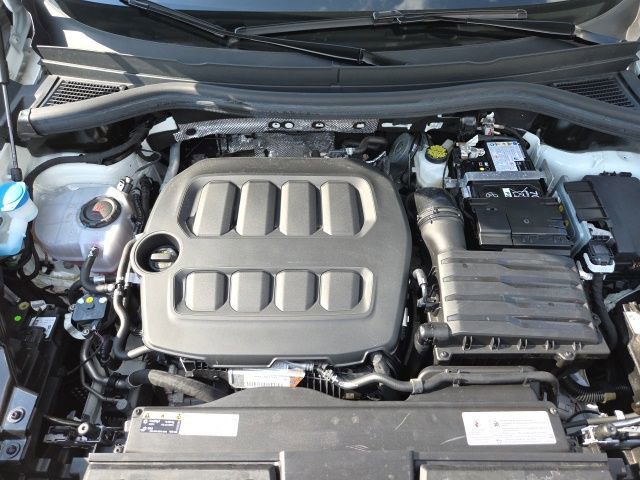 Used 2025 Volkswagen Tiguan SE w/ Panoramic Sunroof Package AWD/4WD image 28