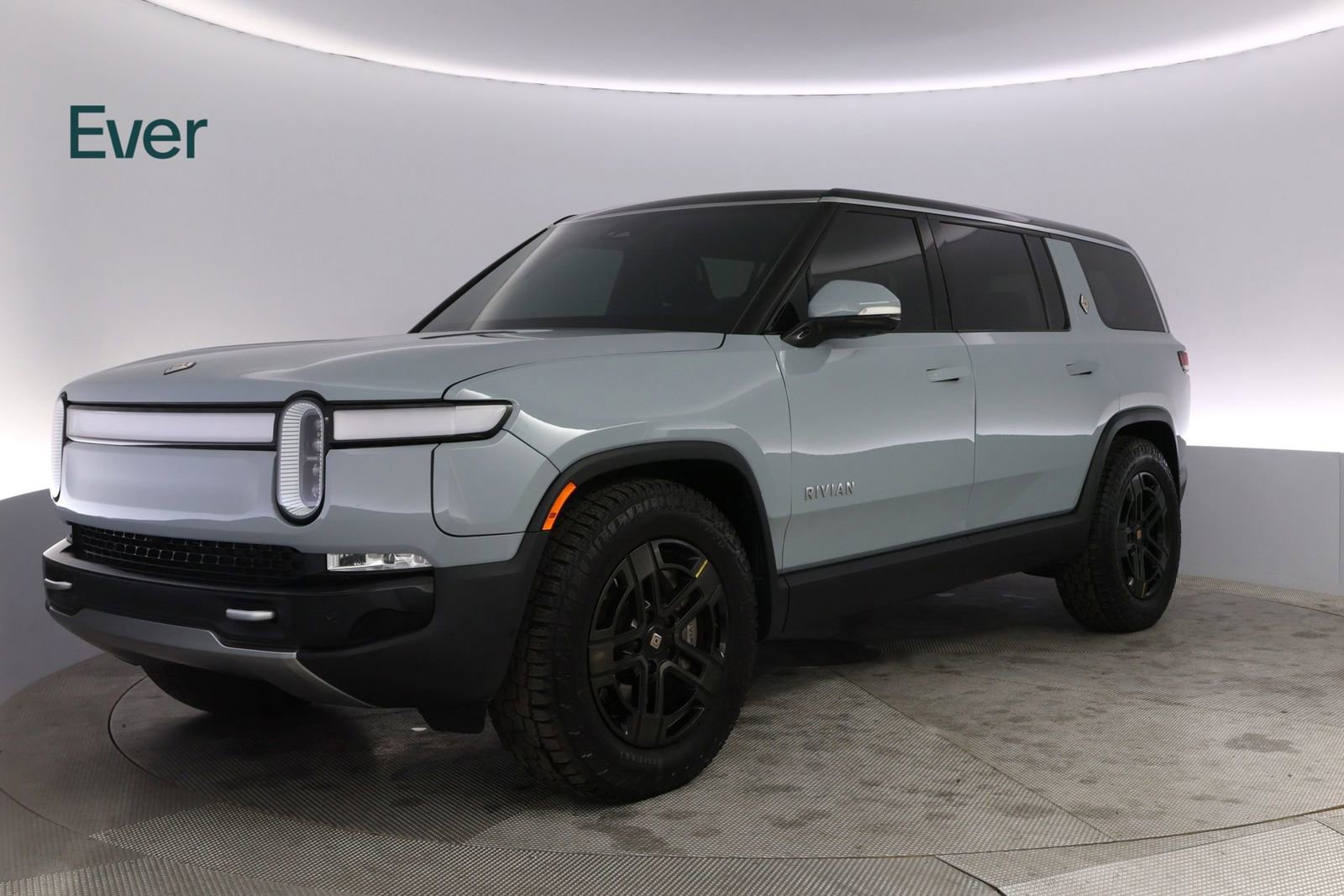 Used 2024 Rivian R1S Adventure image 2
