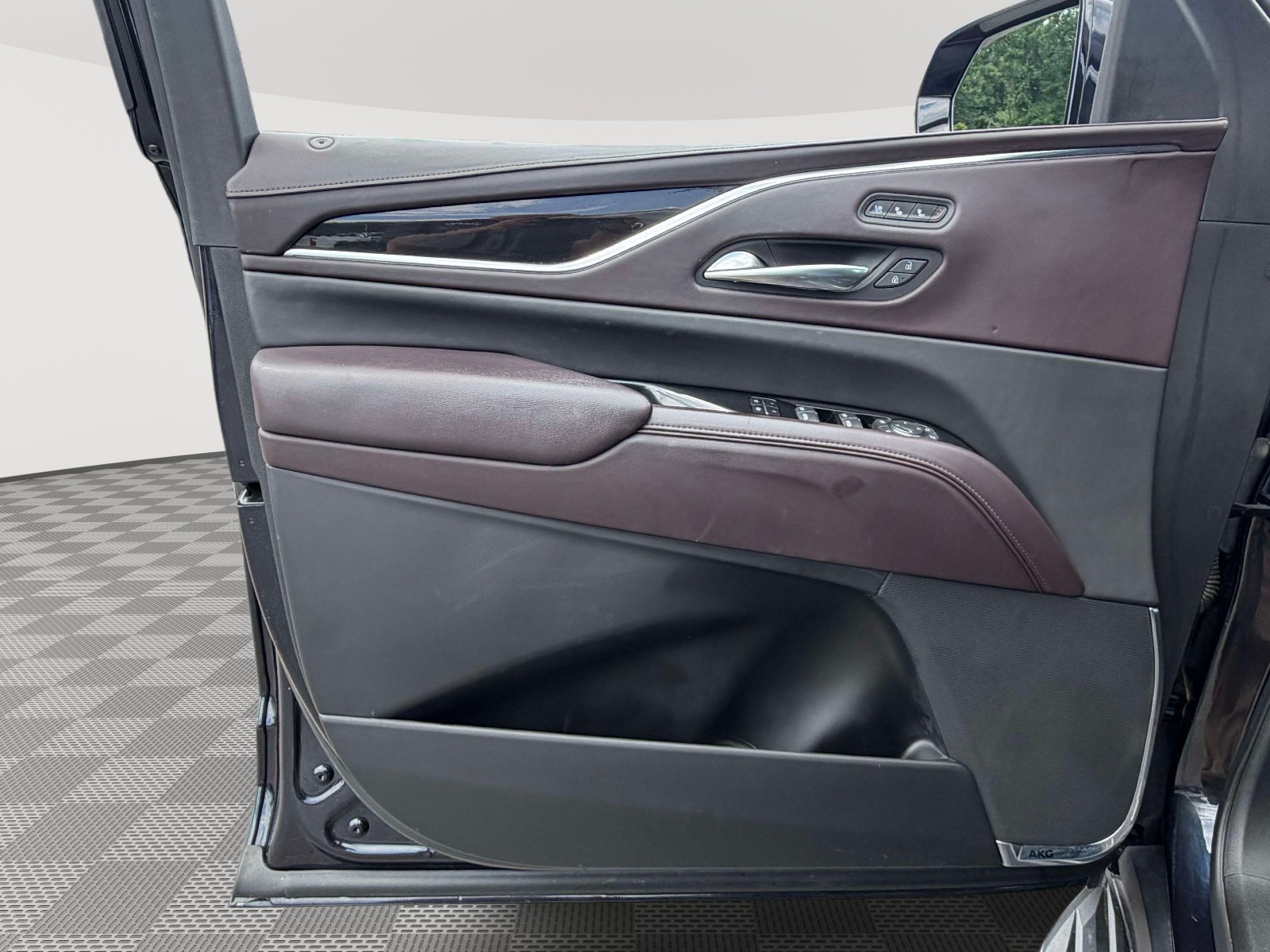 Certified 2022 Cadillac Escalade ESV Premium Luxury Platinum w/ LPO, Radiant Package AWD/4WD image 18