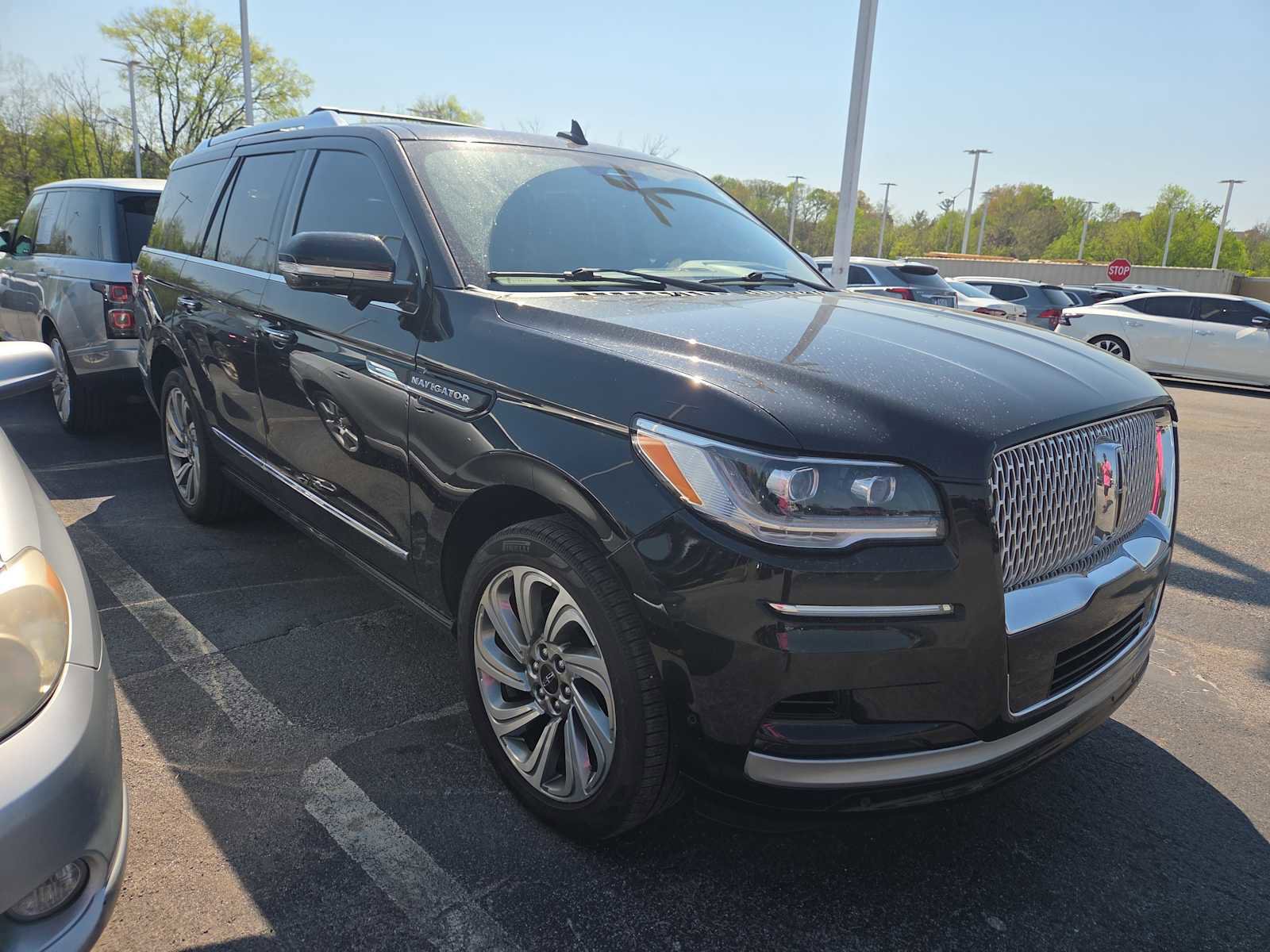 Used 2022 Lincoln Navigator Reserve image 1