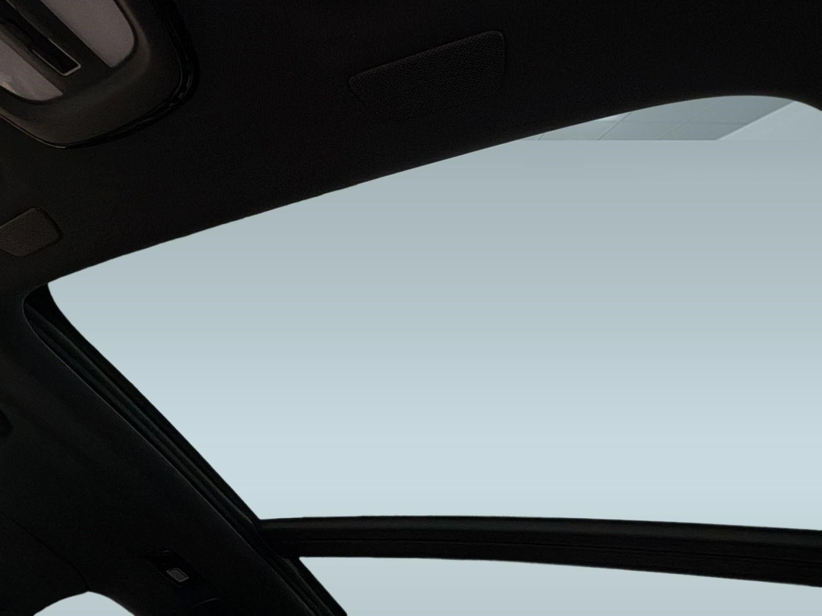 Certified 2024 Volvo XC60 B5 Ultimate AWD/4WD image 14