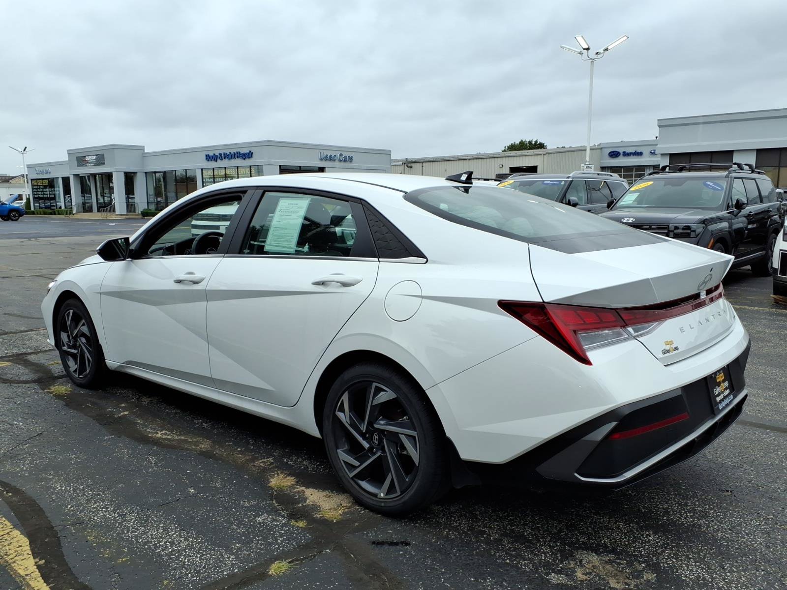 New 2025 Hyundai Elantra Limited FWD image 8