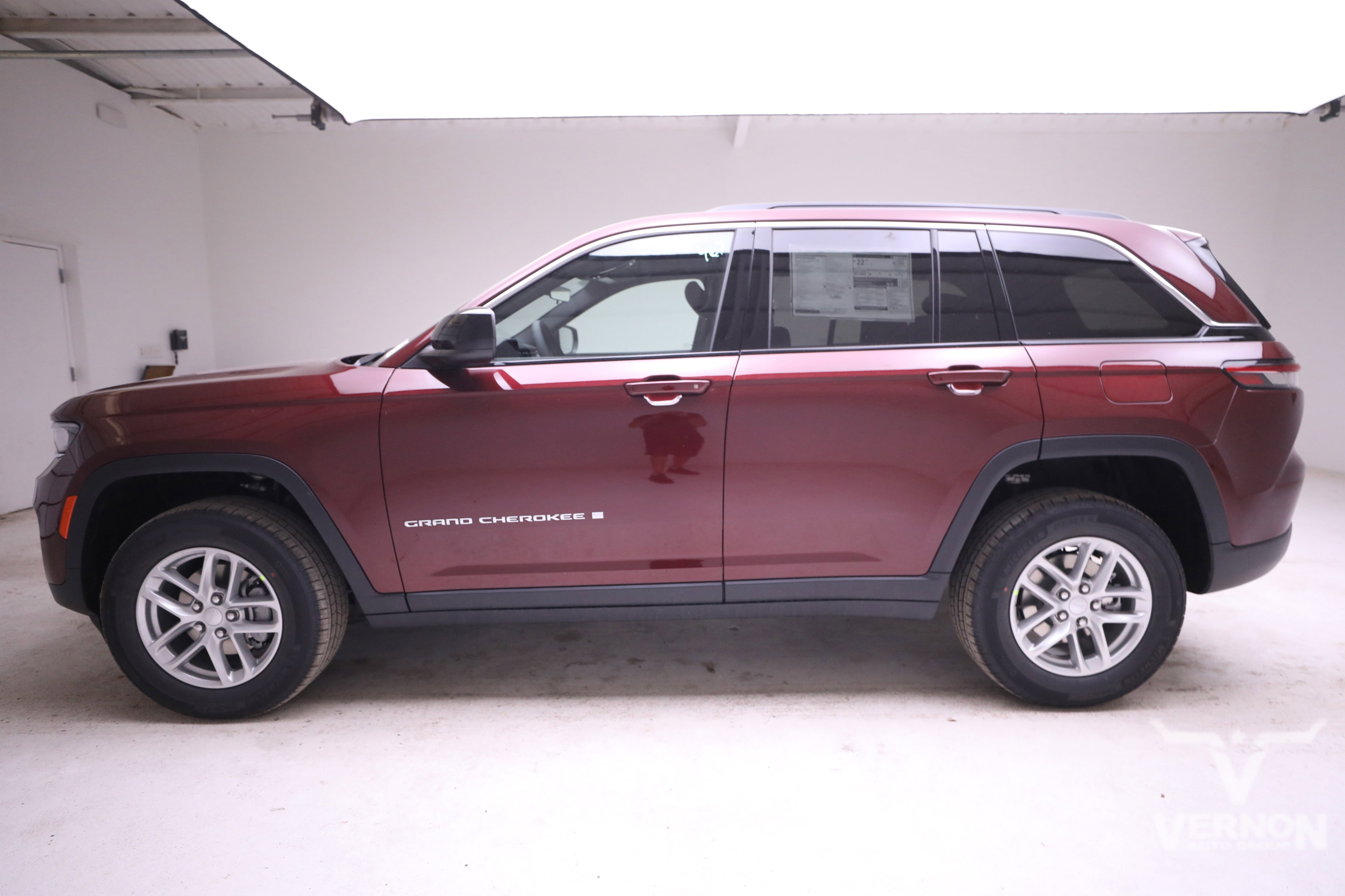 New 2025 Jeep Grand Cherokee Laredo X image 2