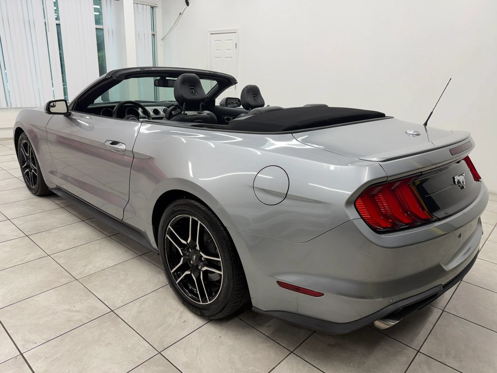 Used 2020 Ford Mustang Premium RWD image 7
