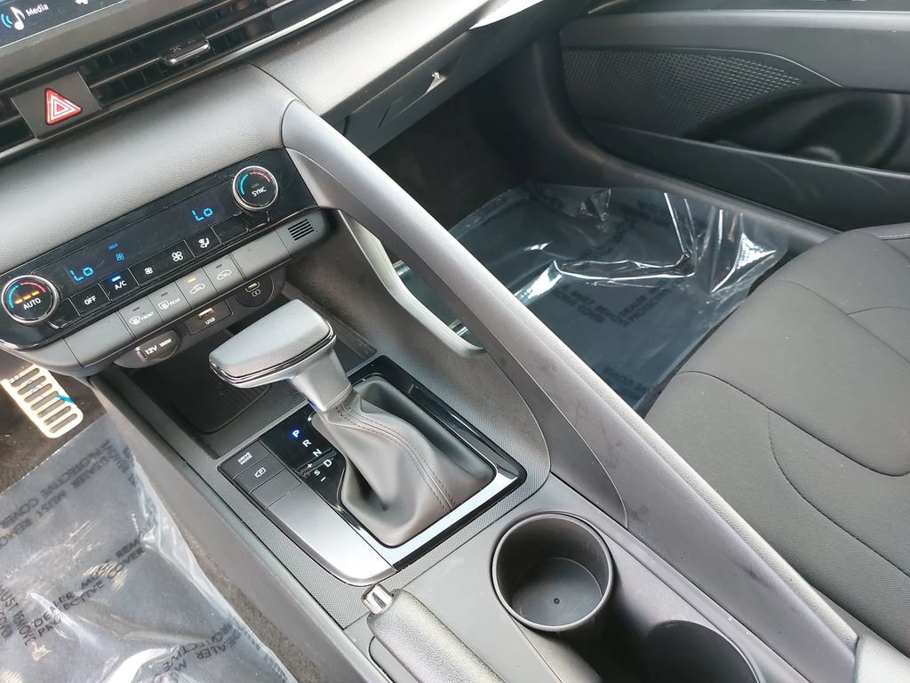 Certified 2025 Hyundai Elantra Sport FWD image 26