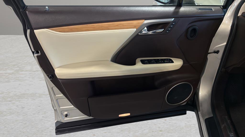 Used 2020 Lexus RX 350L Premium w/ Premium Package image 10