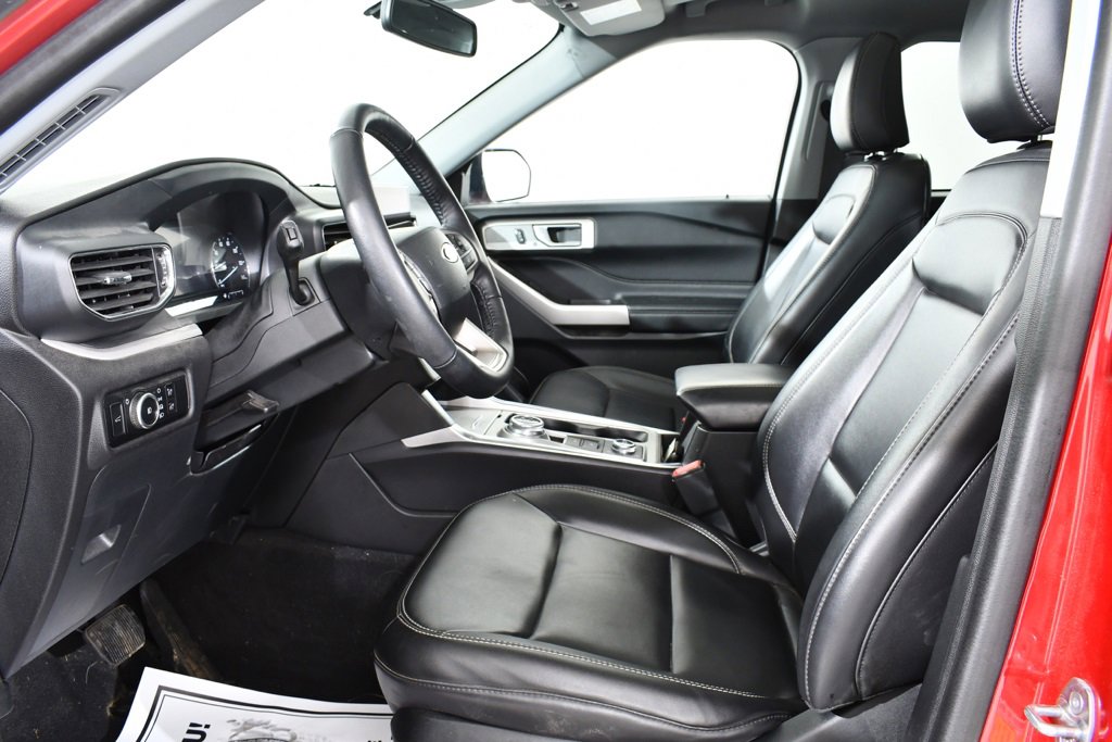 Used 2023 Ford Explorer XLT w/ Equipment Group 202A image 6