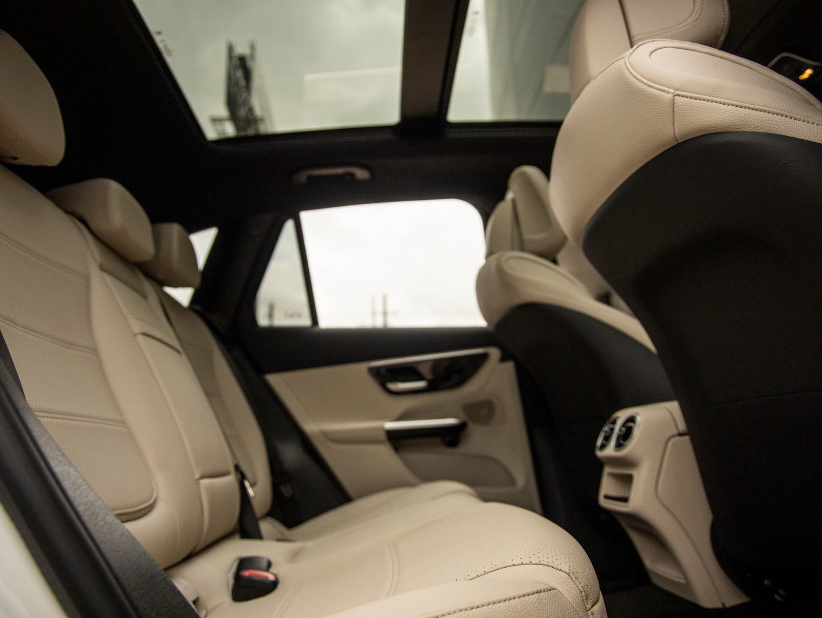 Used 2025 Mercedes-Benz GLC 300 image 37