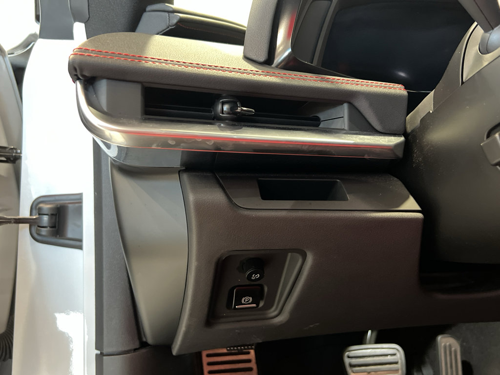 Used 2022 Chevrolet Corvette Stingray Coupe w/ 1LT image 20