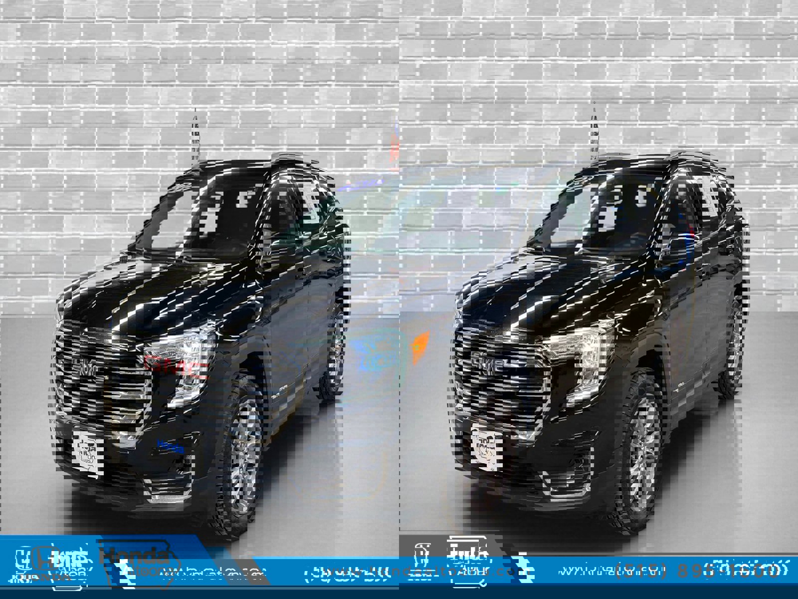 Used 2023 GMC Terrain SLT image 1