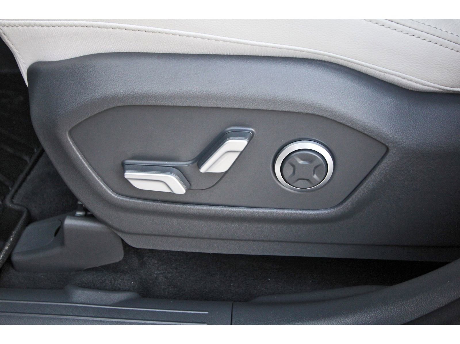 Used 2024 Hyundai Santa Fe Limited image 29