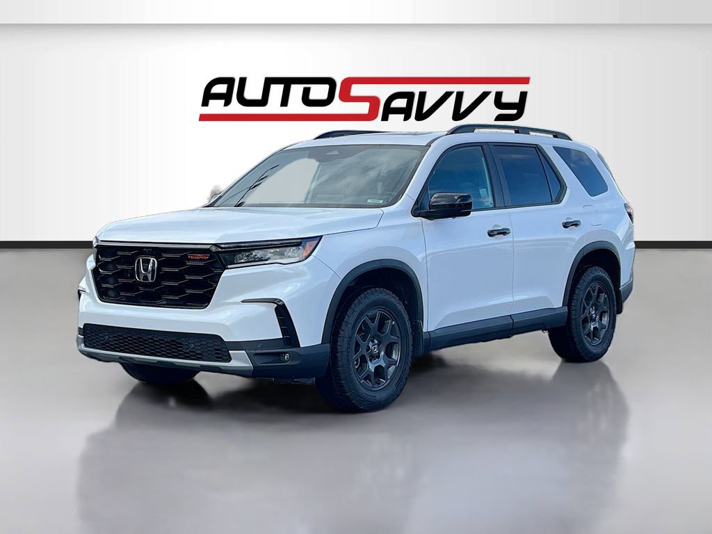 Used 2025 Honda Pilot TrailSport image 3