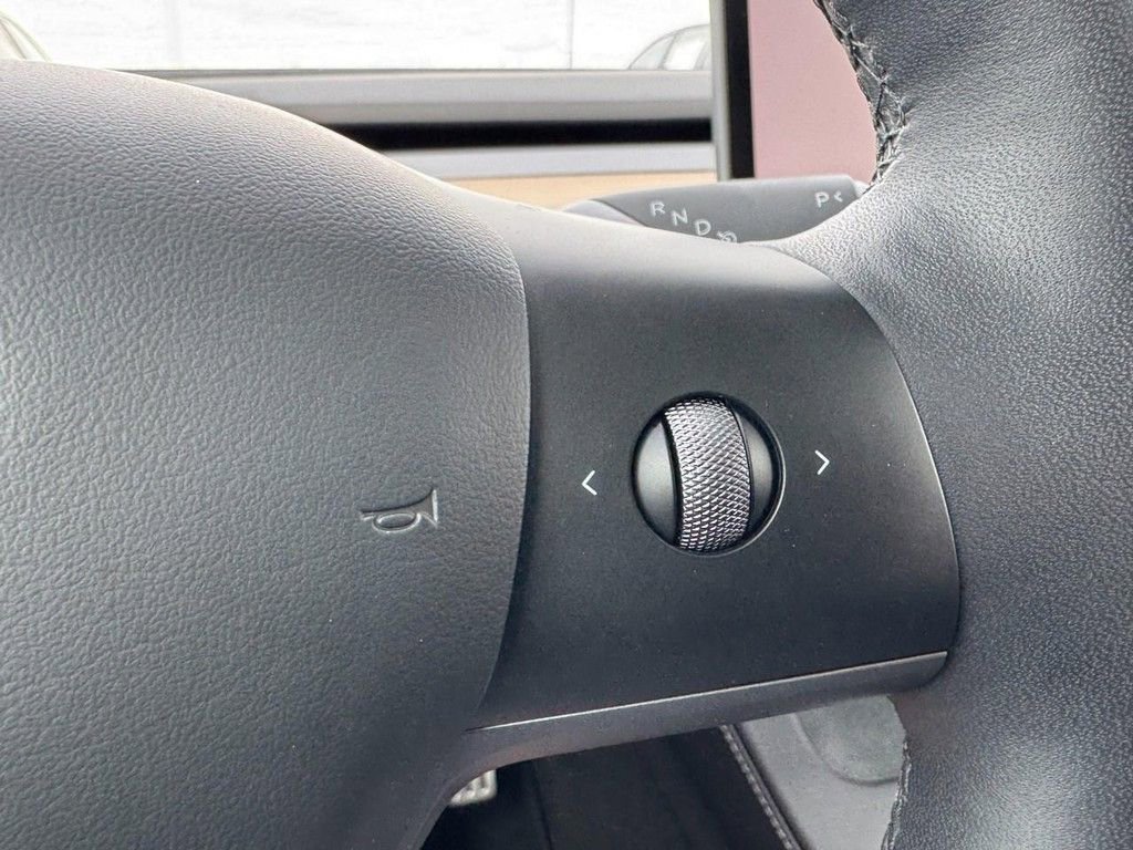 Used 2024 Tesla Model Y Performance image 18