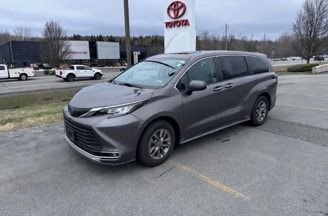 Used 2021 Toyota Sienna XLE FWD image 7