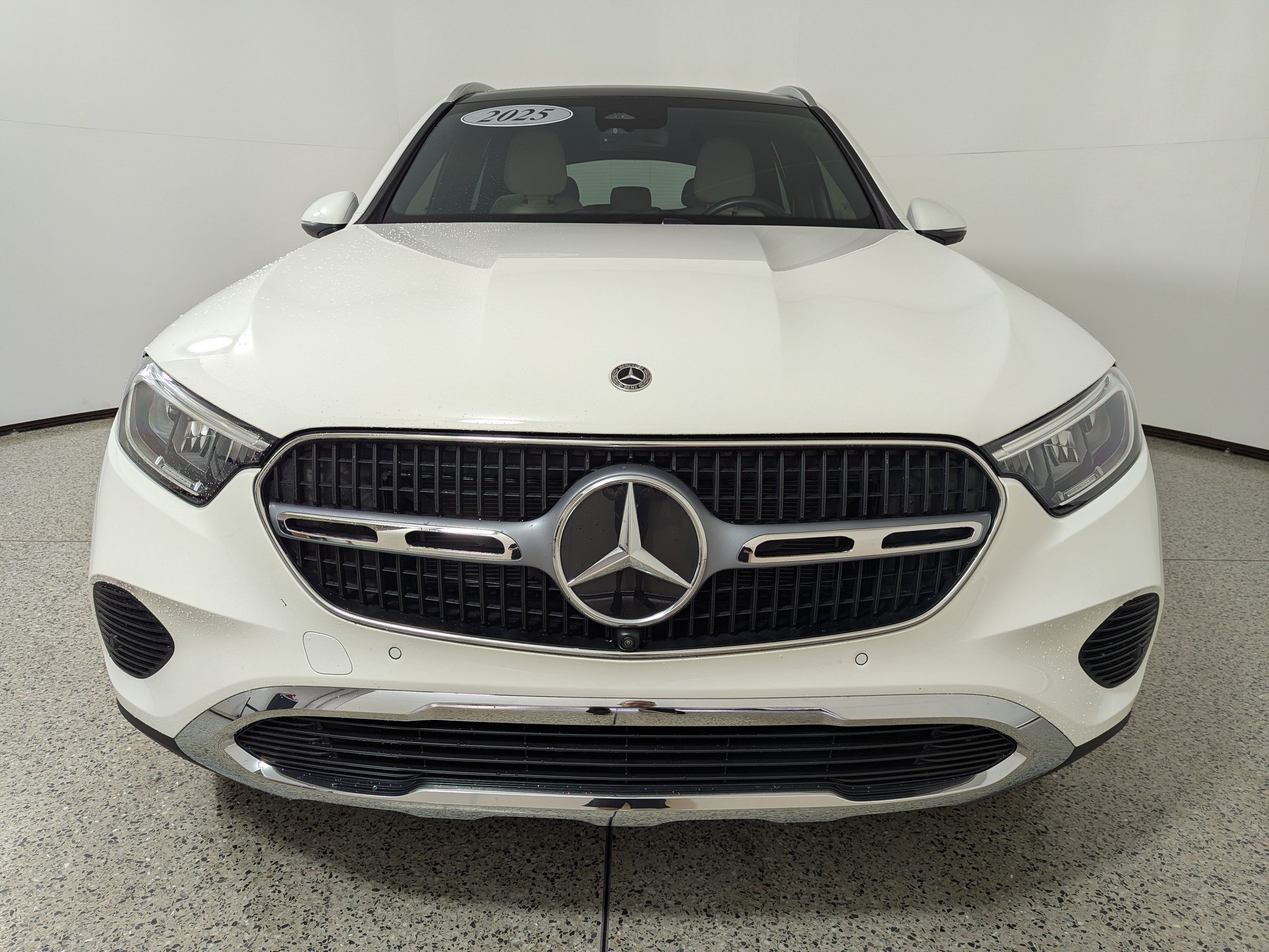 Used 2025 Mercedes-Benz GLC 300 image 2