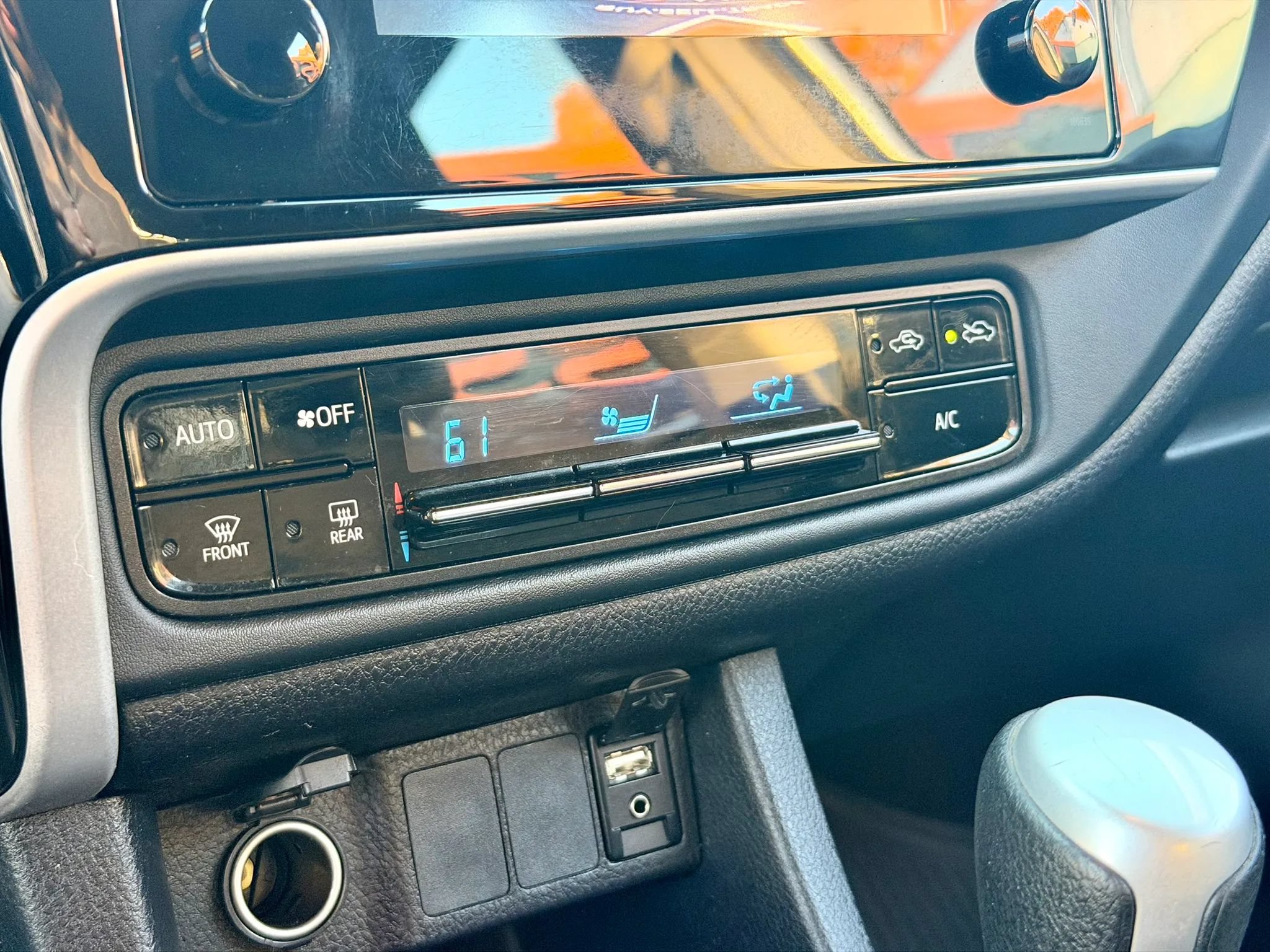 Used 2019 Toyota Corolla LE w/ Body Protection Package FWD image 20