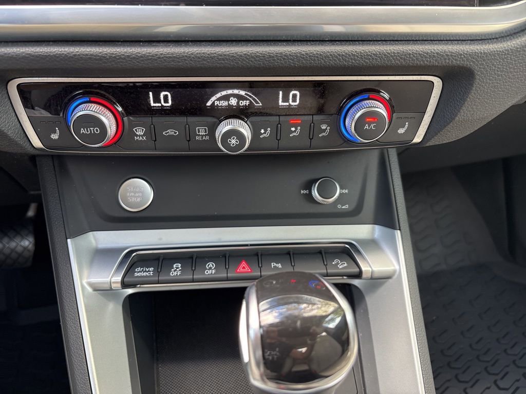 Used 2020 Audi Q3 2.0T Premium w/ Convenience Package image 29