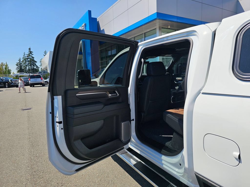 Used 2025 Chevrolet Silverado 2500 High Country w/ High Country Premium Package AWD/4WD image 17